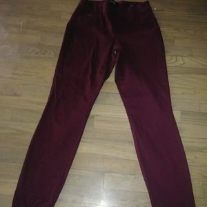 nine west pull on skinny jeans burgundy  Size 6